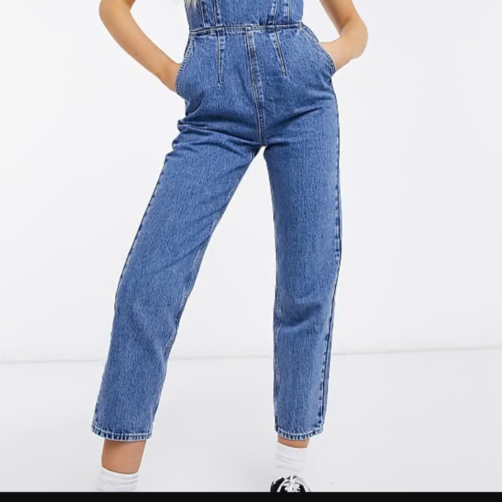 ASOS DESIGN denim square neck fitted overalls in midwash - Picture 4 of 8